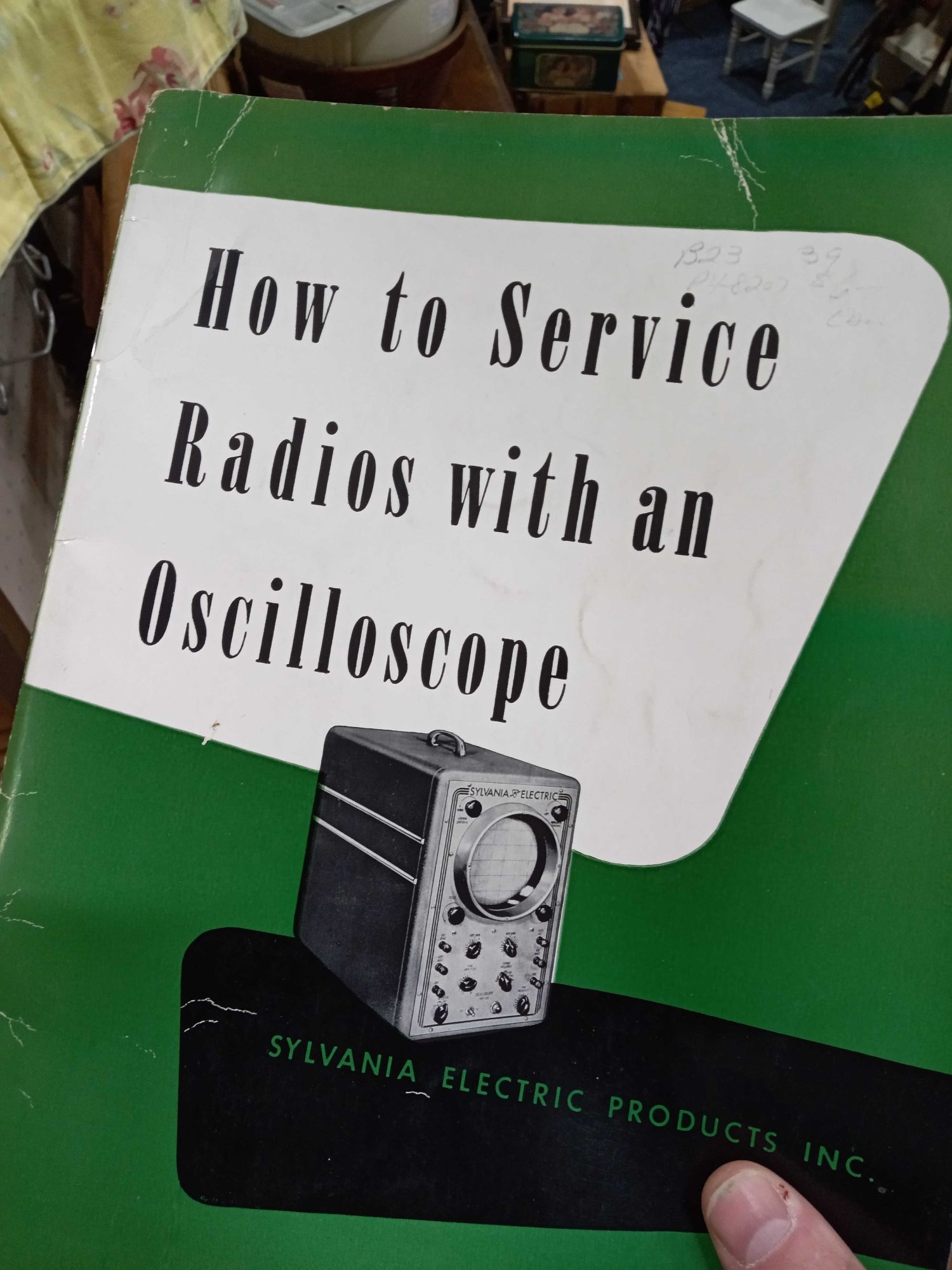 cover of Sylvania Electric Products Inc. publication "How to Service Radios with an Oscilloscope"