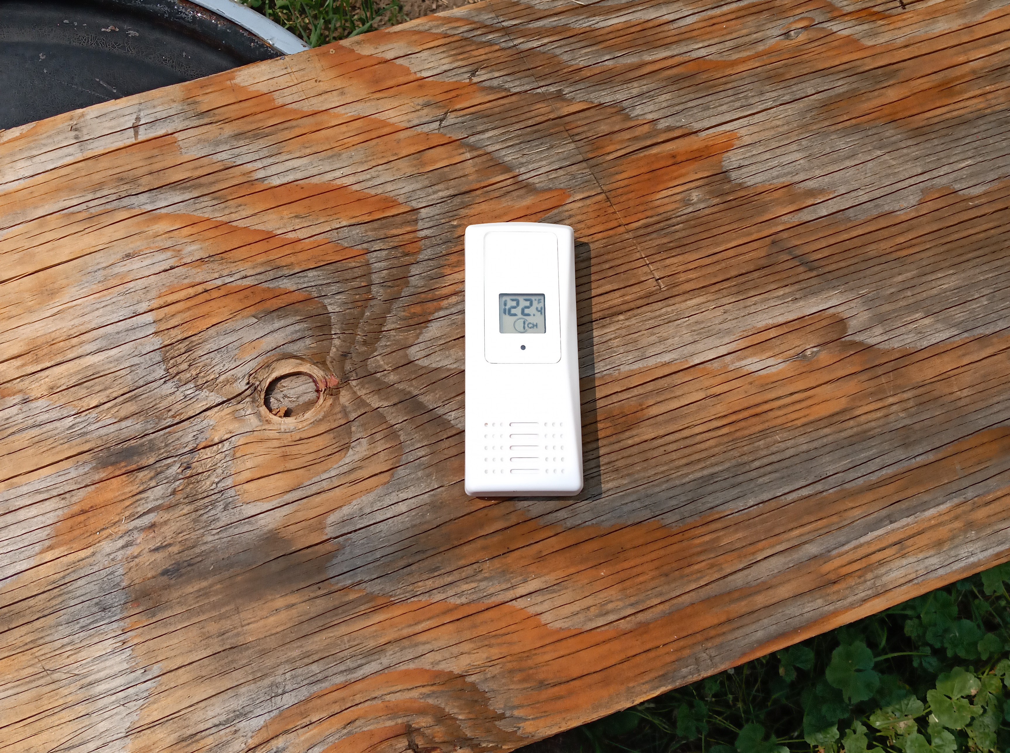remote thermometer in sunlight displaying temp of 122.4degF